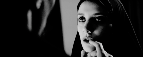A Girl Walks Home Alone At Night (2014)