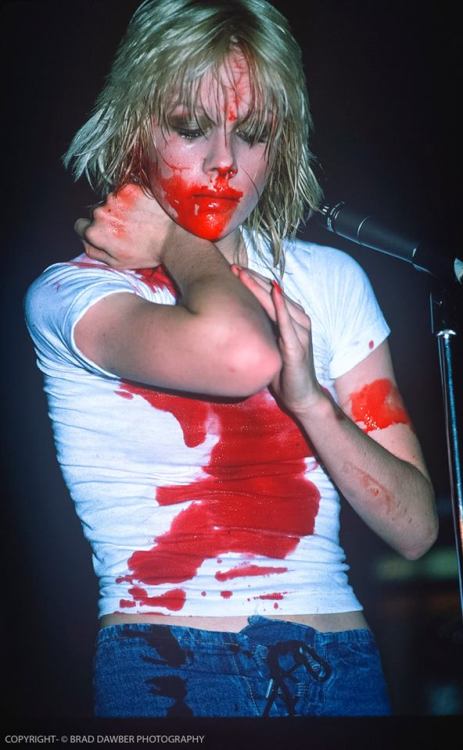 witch-trial:Cherie Currie performing Dead End Justice - 1976Photos by Brad Dawber