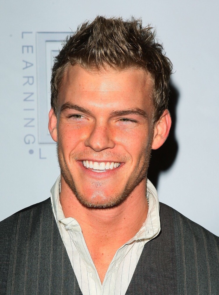 Alan Ritchsonhttp://imrockhard4u.tumblr.com