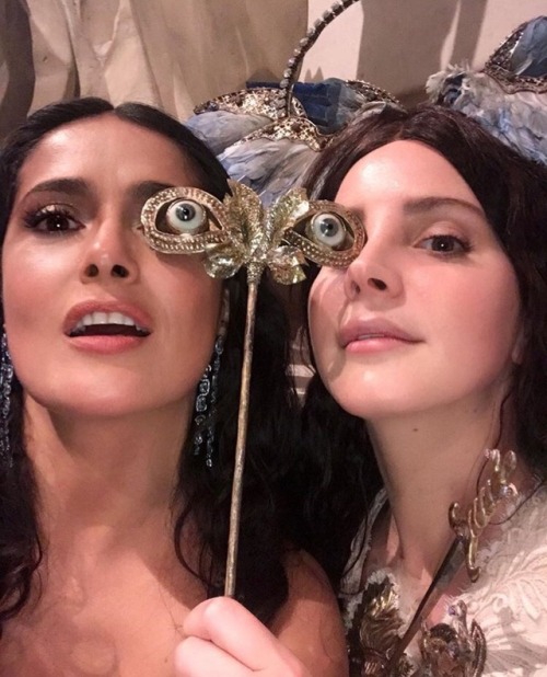 rusteddstardust: Lana del Rey and Salma Hayek at the 2018 Met Gala