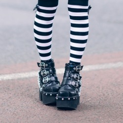 sonnearchive-deactivated2022120:♡ thinking of shoes ♡