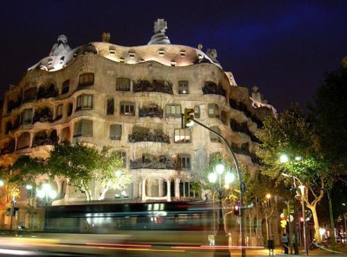 passius:  unicorn-meat-is-too-mainstream:      passius:  10 STRANGEST BUILDINGS IN THE WORLD THE WONDERWORKS BUILDING IN FLORIDA THE BASKET BUILDING IN OHIO THE MONTREAL BIOSPHERE IN CANADA RIPLEY’S BELIEVE IT OR NOT BUILDING IN CANADA BANKNOTE BUILDING
