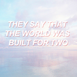 all-the-daisies-in-her-hair:  understudier:  video games // lana del rey  💖