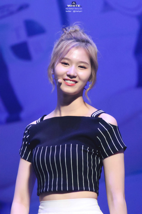 favidols-sana:  TWICE - Sana