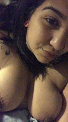 ndnsandnativesnude:  Another great submission. Thanks so much!! Very beautiful!!!Brown is Beautiful 😘 We would love to see you! Send submissions to @ndnsandnativesnude  Too damn fine 💯 🌹🌹 🌹🌹 🌹🌹 🌹🌹 🌹