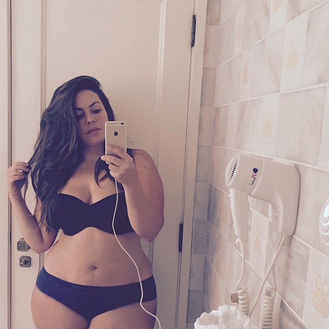 lasmujeresrealestienencurvas:  prettygirlsuniverse:  Fluvia LacerdaIG: fluvialacerda