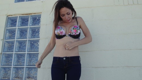 Sexy belly punching with Daphne outdoors! adult photos