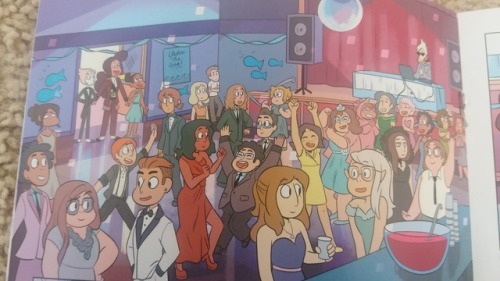 sukoshisakura:  So in the latest volume of the comic, I couldn’t help but notice that someone in the crowed looked like Steven. But then later on everyone started slow dancing, and then…GUYS DON’T DO THIS TO US 