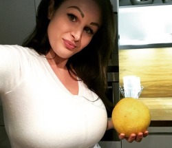 A very ripe Rena Thorne showing up the grapefruit