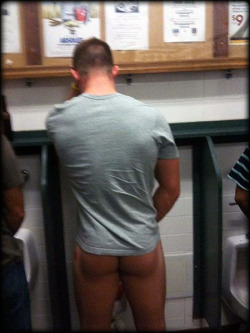 hobartgloryhunter:  WOW… this STUD has an amazing body. I’d be going to the toilet everytime he did on the off chance I’d get to LICK him all over.  