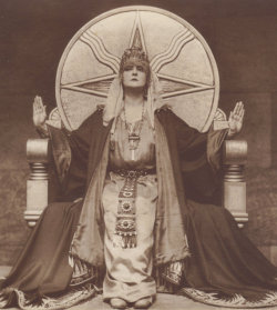 elysskama:  Mia May, 1919 Die Herrin der Welt,” Mistress of the World 