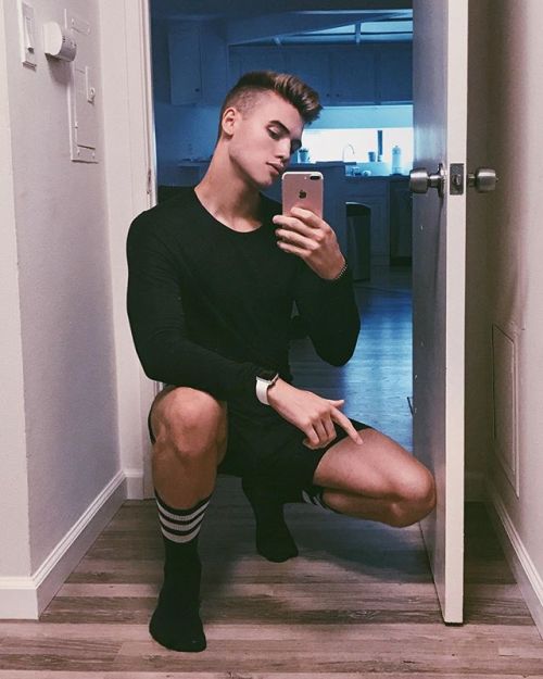 norsocklover: soxrock: Lucas Dell via Instagram Superb socked feet my friend! 