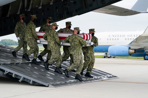  Soldiers of 3d U.S. Infantry Regiment (The Old Guard), sailors and Marines conduct Plane Side Honor