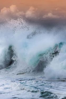 plasmatics-life:  Wave Crush |  by Vassili