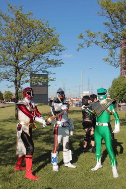 maskedriderwolf:  Tokusatsu Cosplay @ Anime North 2013 Anime North Kittaaaa!!!!, It’s Showtime!! These guys are awesome!!   Holy shit, that guy in white is huge!
