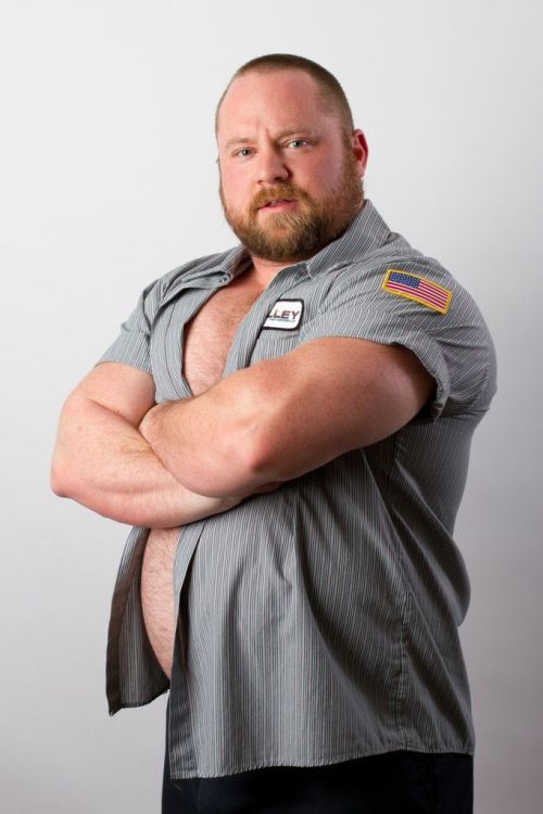 thebigbearcave:I want to see his REAR!  All of it.  Then I want to lick it and stamp it (but not sen