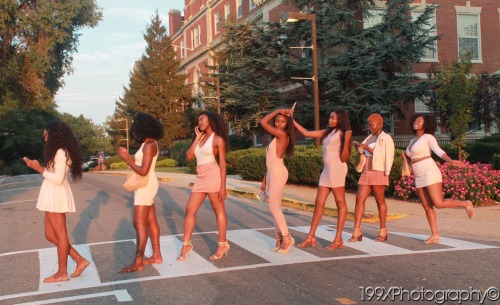 boojiebadazz:chrissongzzz:Black Girls on Fleek ❤️These look like renaissance portraits