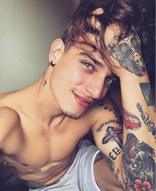 https://lzve.tumblr.com/post/147162675126