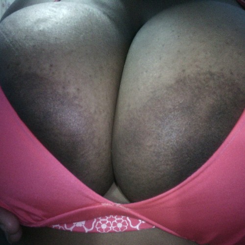 calidadkate:  # i like my big tits  # i love my big nipple