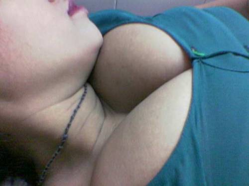 Porn Pics Desi Indian Girls Showing Their Clevage Full