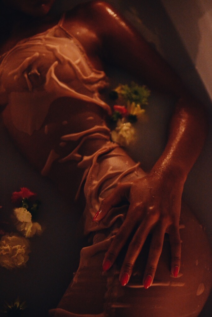 iamaunjoli:  Aunjoli for Amelia Woodford