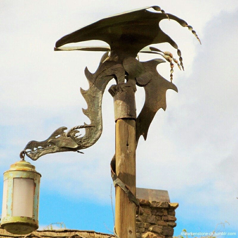 kyleecarrigan:  thearkenstone-ck:   Green Dragon -Middle-earth-Matamata / New Zealand