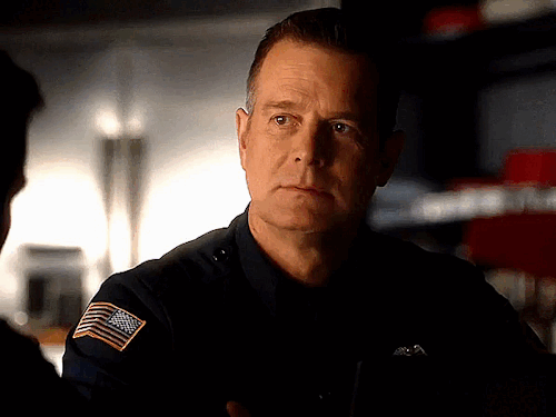 EVAN BUCKLEY And BOBBY NASH 9-1-1 (2018) 6.10