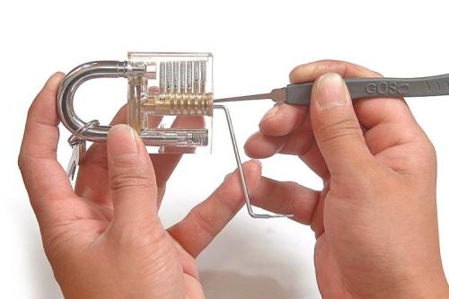 dilbert3mp3:odditymall:This padlock is made from transparent material so you can easily learn to pic