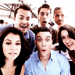 -emmaaa:  The Orphan Black cast at EW’s Comic-Con Social Photo Booth [x] 