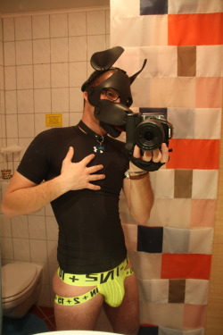 gayboykink:  spikepup93:  This Puppy got some new stuff :D Got a Cin2 H+A+R+D Jock and a Under Armour compression Shirt. It’s so awesome :3 Fits snuggly and looks super good, I need more of those ^^ I wish all of you a Happy New Year 2015, I hope that