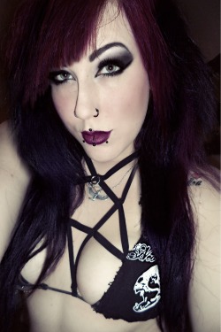 gothic-culture:  Name: Hannah StrangeLink: