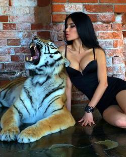 With the little kitten 🐯 by bilyalova_sveta