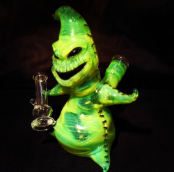 baroness-of-bud:  functionalglassartofhorror: