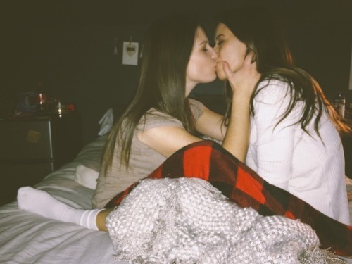 lipstick-andlesbians: brennxxo: @afreedx16 X