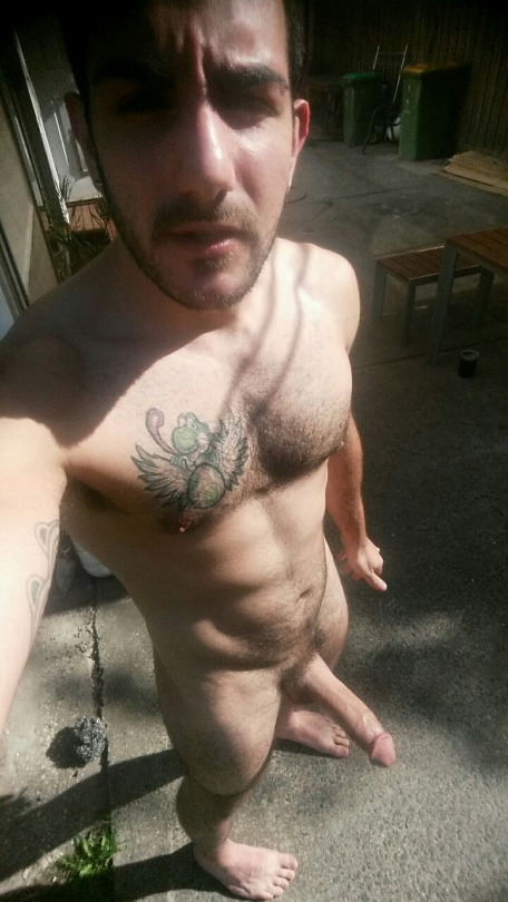 straightboysaresostupid:  Cheeky Aussie dude Chris B.  You can find vids of this