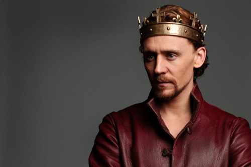 maryxglz:Tom Hiddleston as Henry in The Hollow Crown.Photography by Nick Briggs