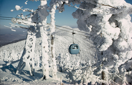 A gondola from Sugarbush Resort takes skiers to the top of a peak in Vermont, August 1967.Photograph