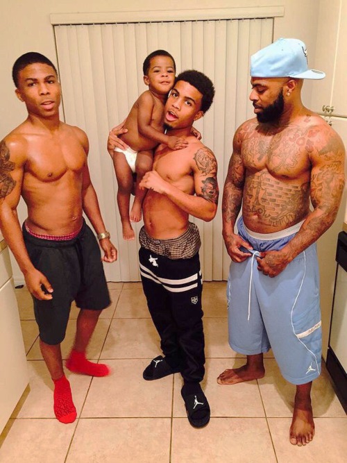 its-litt-bro:  Sheeshhh, When the daddy and both sons are clutch lol.  Very nice family  pic