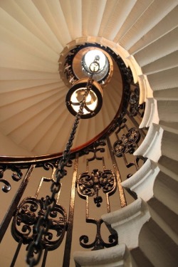 gatsbywise:Nicely detailed stairway art - Gatsbywise - 20th Century Life &amp; Style