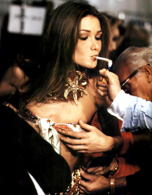 larastonesbitch:Carla Bruni backstage at Versace