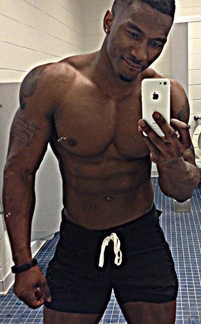 queadonis:  getitmoist:  IG: Rokkyfitness  So sexy