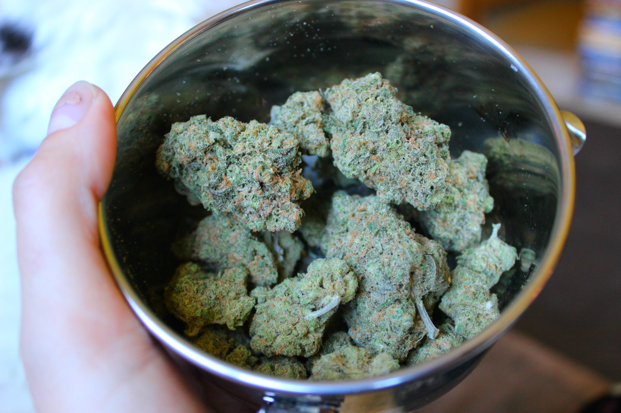 jaded-gay-jay-baby: Look how frosty this Blue Dream is!  