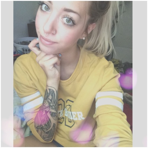 tattooedmafia:  Oldie but goldie http://hellomissbehaving.tumblr.com/