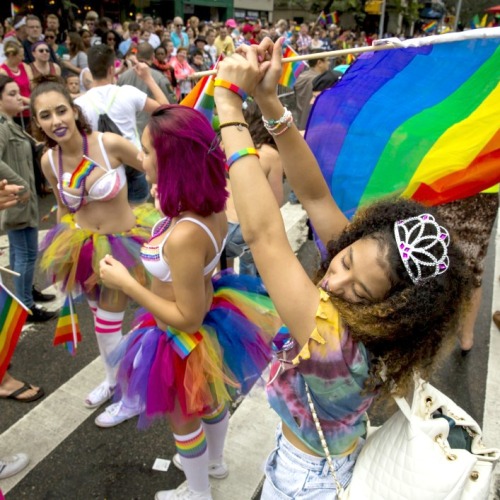 saintophelia:sapphic pride moodboard
