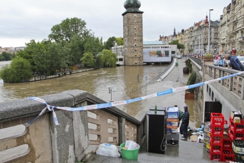 misispy:Still raining… part 3Prague, the Czech republic (2 june 2013)Metro is closed, schools are cl