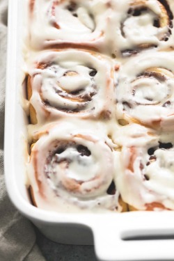 sweetoothgirl:    ONE HOUR CREAM CHEESE CINNAMON ROLLS    