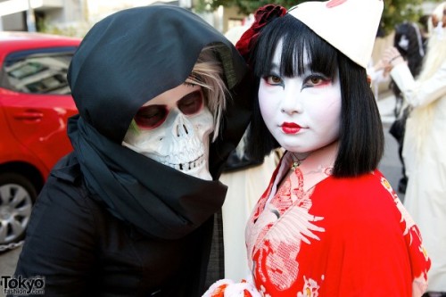 Japanese Shironuri “White Face Monster Party” in Harajuku [x]