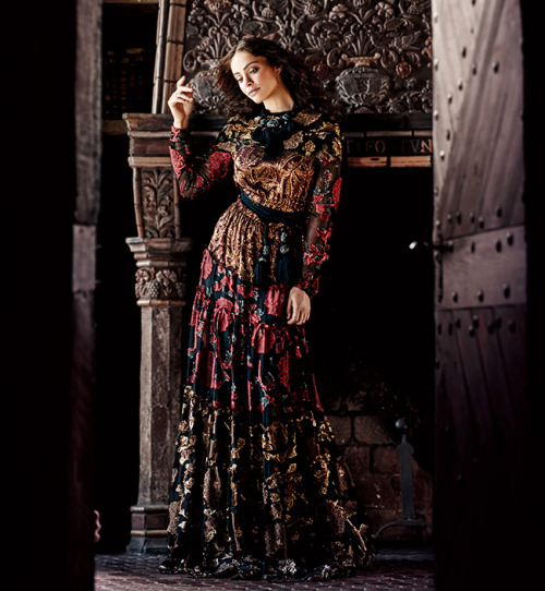Gown for Mellario of Norvos, the estranged wiffe of Prince Doran(© Chris Nicholls for Fashion M