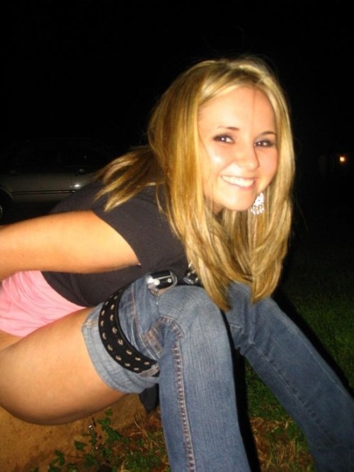 milly-sexy-pee: Girls pessing and peeing in a woman. Horny peeing chicks online