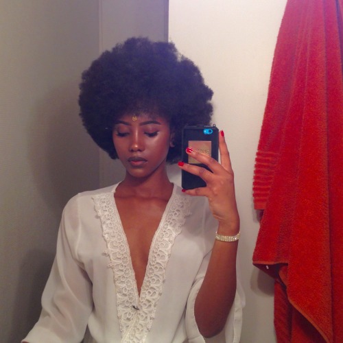 Porn Pics fuckprayeat:  rabyrose:  Afro hair  highlights